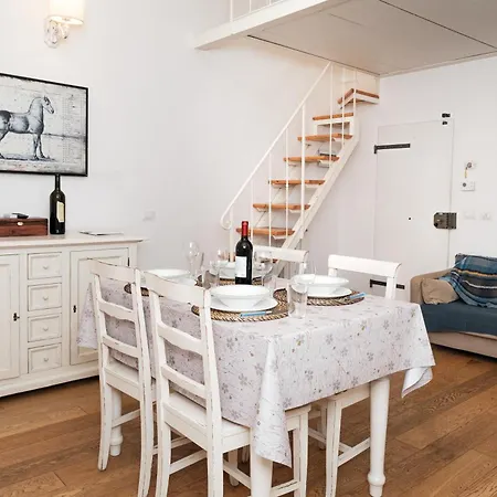 Borgo Flat 3 Floor View Lägenhet